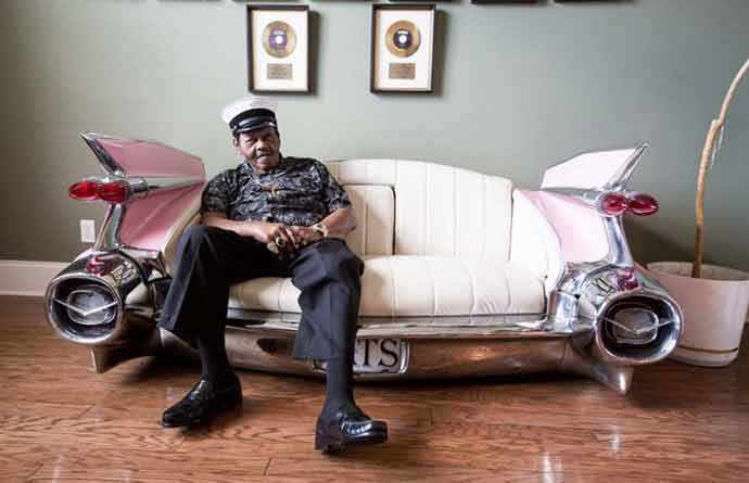 Fats Domino Caddy couch - WestmpuntMag.ca