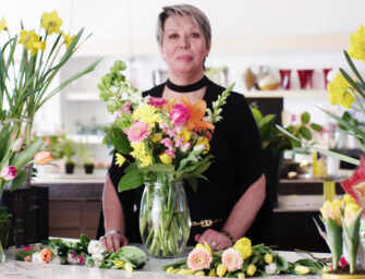 Create a beautiful flower arrangement with Lyudmila!